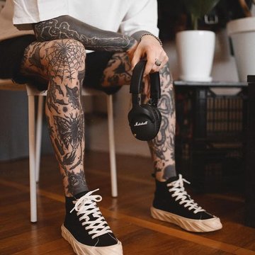 knee tattoo men
