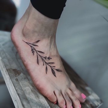 Women’s Leg Tattoos