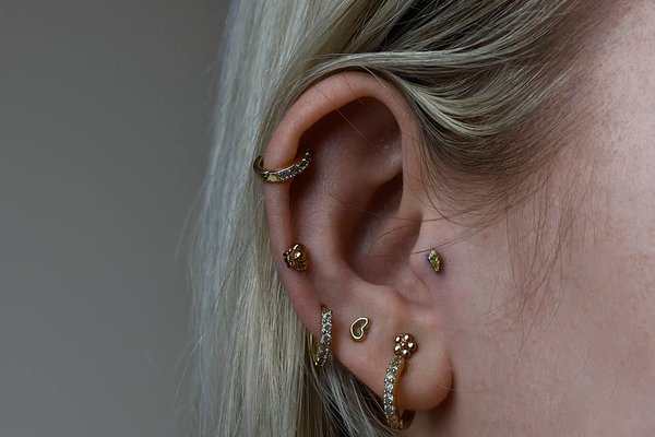 tragus piercing