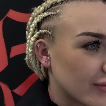 tragus piercing
