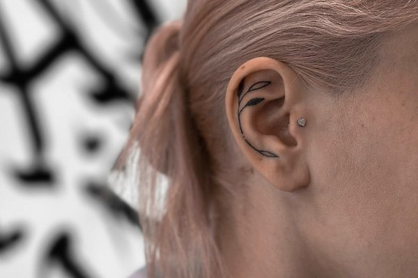 tragus piercing