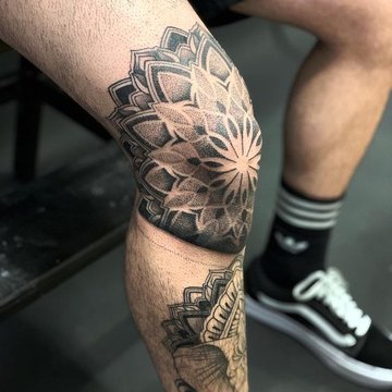 knee tattoo men