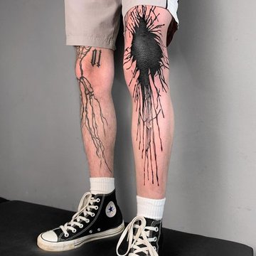 knee tattoo men