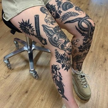 knee tattoo men