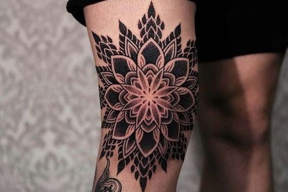 knee tattoo men