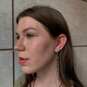 tragus piercing