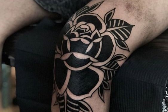 knee tattoo men